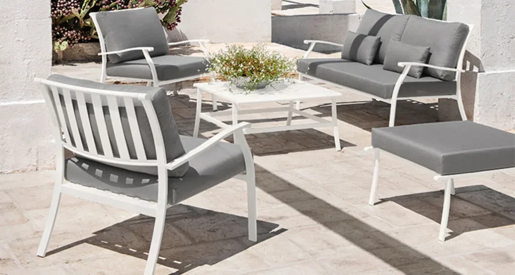 Elisir Lounge Chair is a contemporary outdoor lounge chair with metal structure and is suitable for hospitality and contract projects