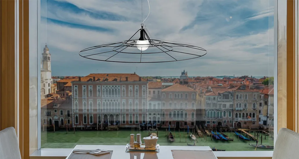 Mood Desnuda Lamp is a contemporary pendant lamp with metal frame and is suitable for hospitality, residential and contract projects