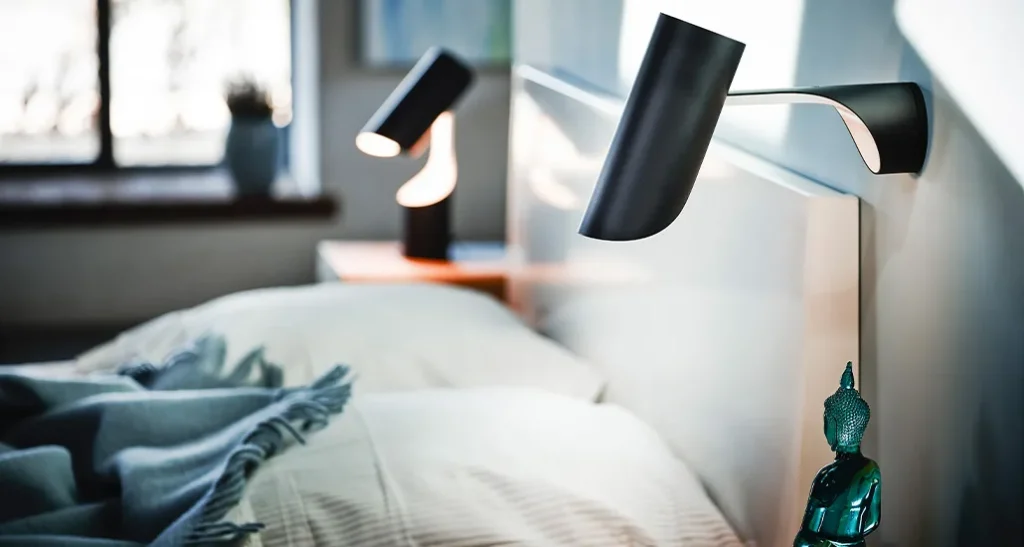 Mutatio wall lamp is a contemporary LED wall lamp made of steel body suitable for hospitality and residential settings