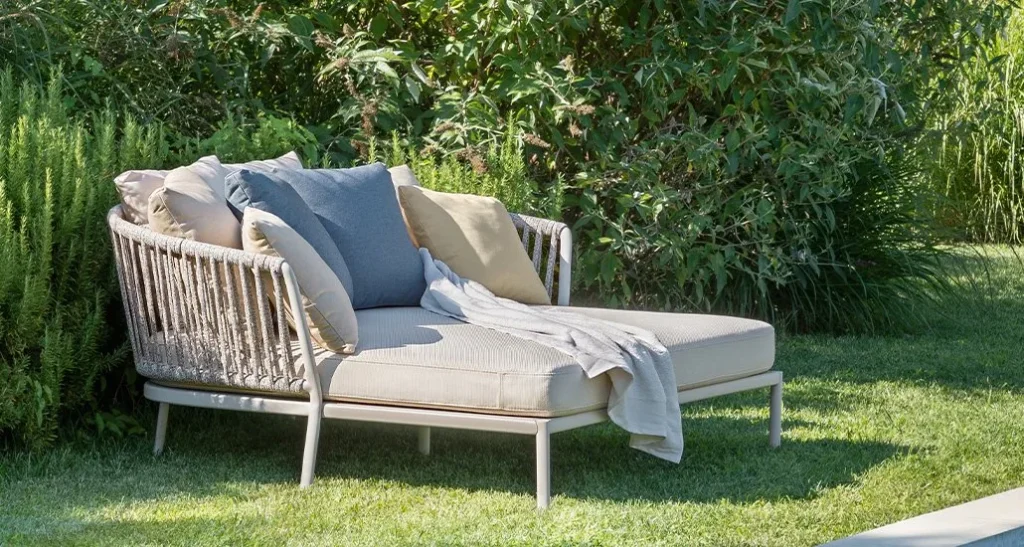 Ria daybed blog 1