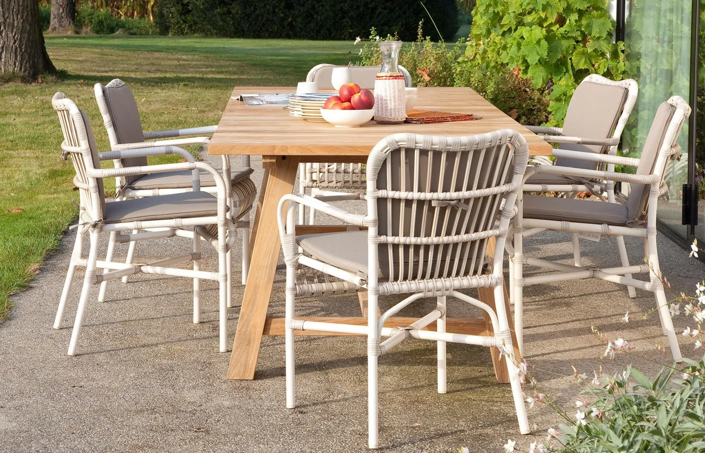 Outdoor dining armchair deals