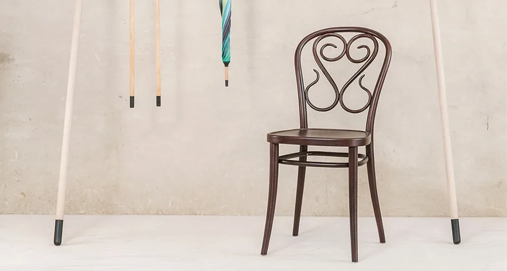 04 dining chair is a contemporary dining chair suited for hospitality and contract settings