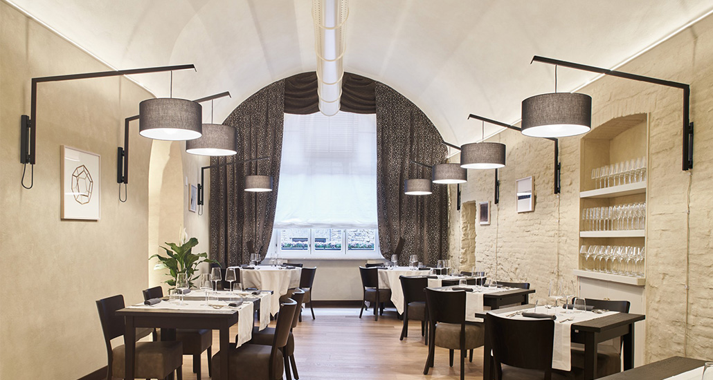 Angelica wall lamp is a contemporary wall lamp with metal structure and fabric lampshade and is suitable for hospitality, residential and contract projects
