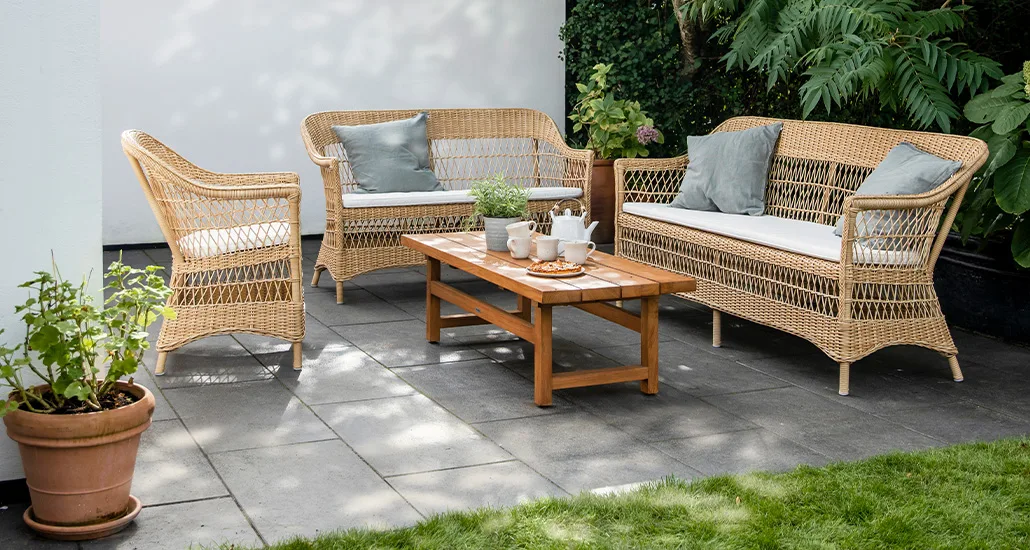 Charlot 3 seater sofa is a outdoor garden sofa made of alu-rattan wicker suitable for hospitality settings