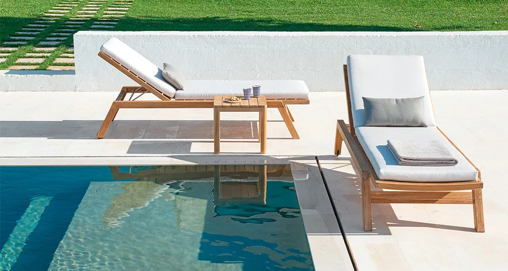 Costes sunbed is a contemporary outdoor sunbed with recliner feature and structure made of teak. Suitable for contemporary, hospitality and contract projects.