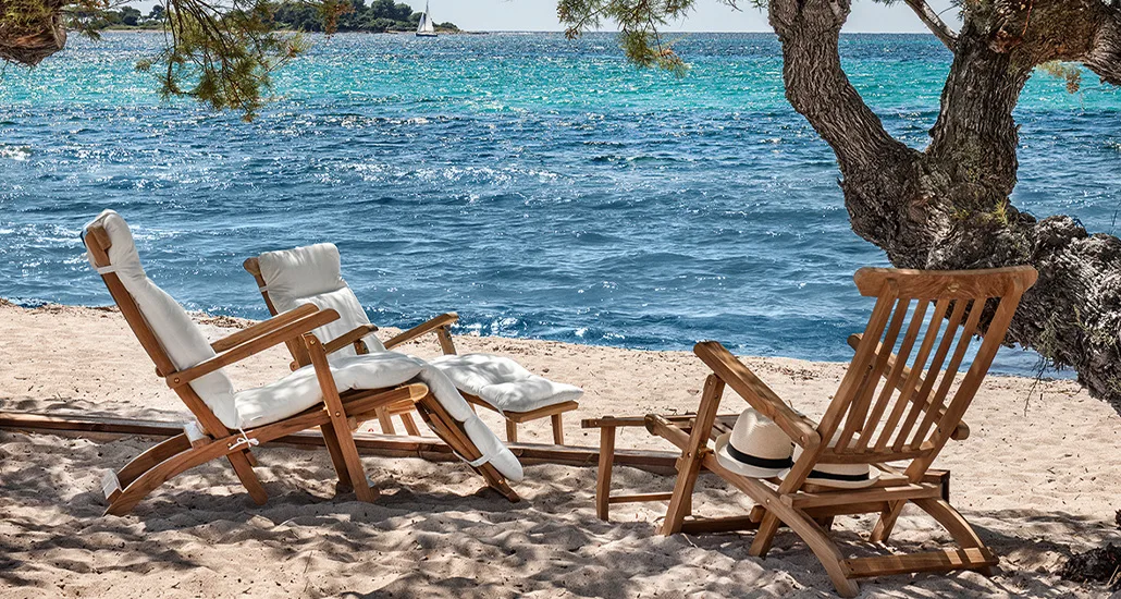 cruise chaise lounge by ethimo is a contemporary outdoor chaise lounge made of teak wood and comes with acrylic cushion, and is suitable for hospitality and contract requirements