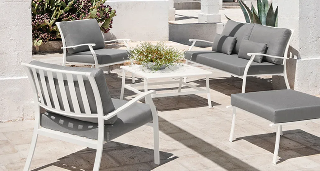 elisir 2 seater sofa is a contemporary outdoor sofa made of steel frame best suited for hospitality and contract settings