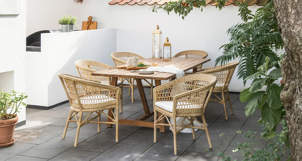 emma exterior chair is a contemporary outdoor dining chair made of wicker suitable for hospitality exterior seating