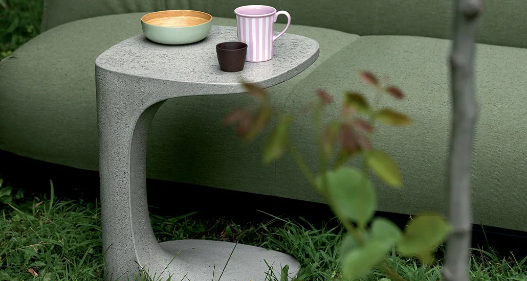 font side table is a contemporary side table with cement or polyethylene finishes and is suitable for outdoor settings in hospitality and contract projects