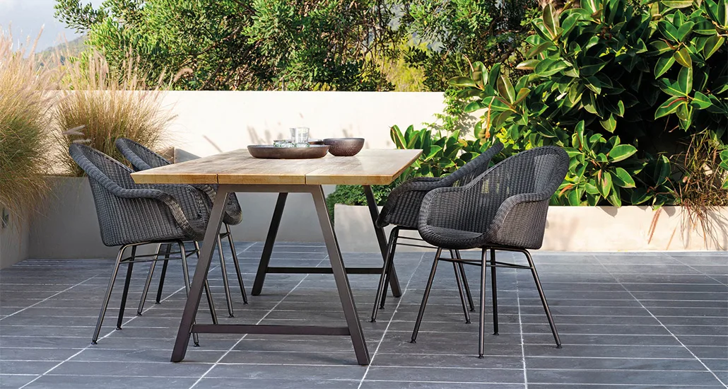 matteo dining table is a contemporary outdoor dining table with llyod loom wound on aluminium structure and is suitable for contract and hospitality projects