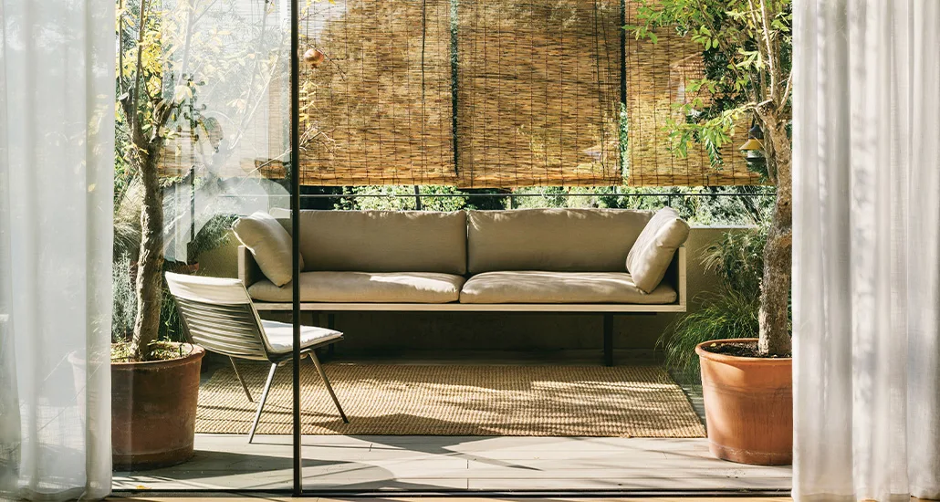 orizon sofa is a contemporary outdoor sofa with aluminium structure and is suitable for hospitality and contract projects