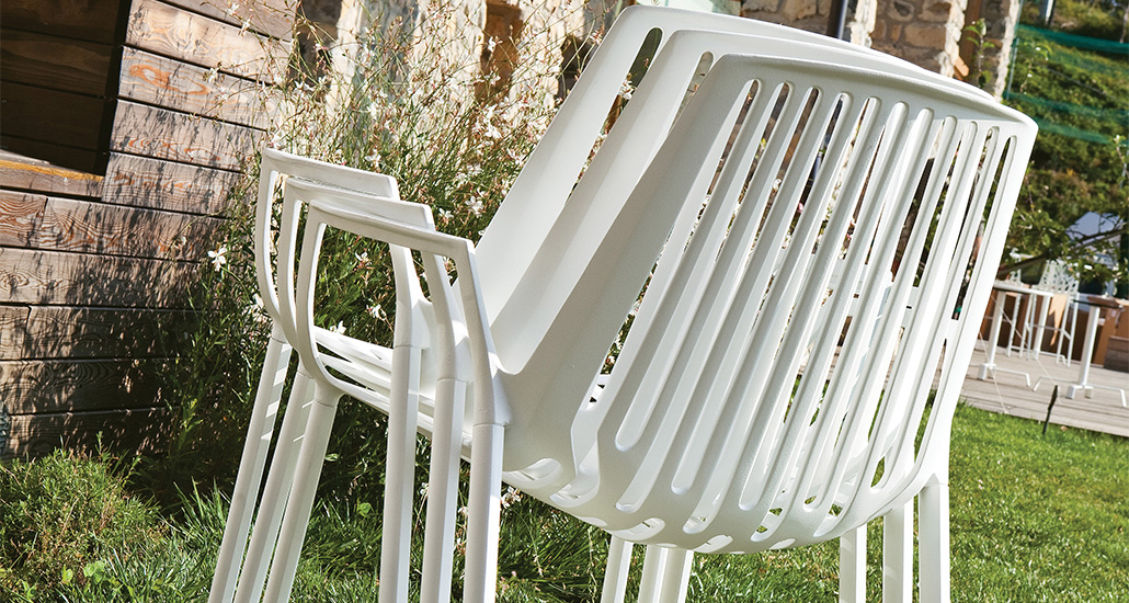 Rion armchair is a contemporary outdoor chair with aluminium structure and is suitable for hospitality and contract projects