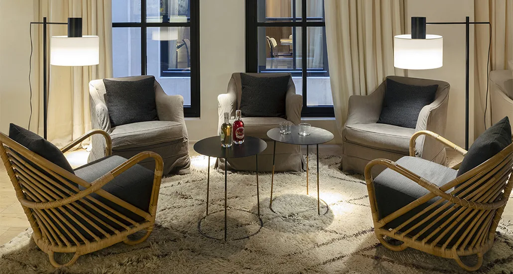 Cyls floor lamps is a hospitality floor lamp with metal and fabric structure which is suitable for hospitality and contract projects.