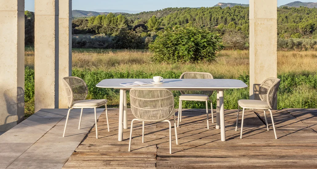 Kodo dining chair is a contemporary outdoor dining chair with aluminium and rope frame and is suitable for hospitality and contract projects.