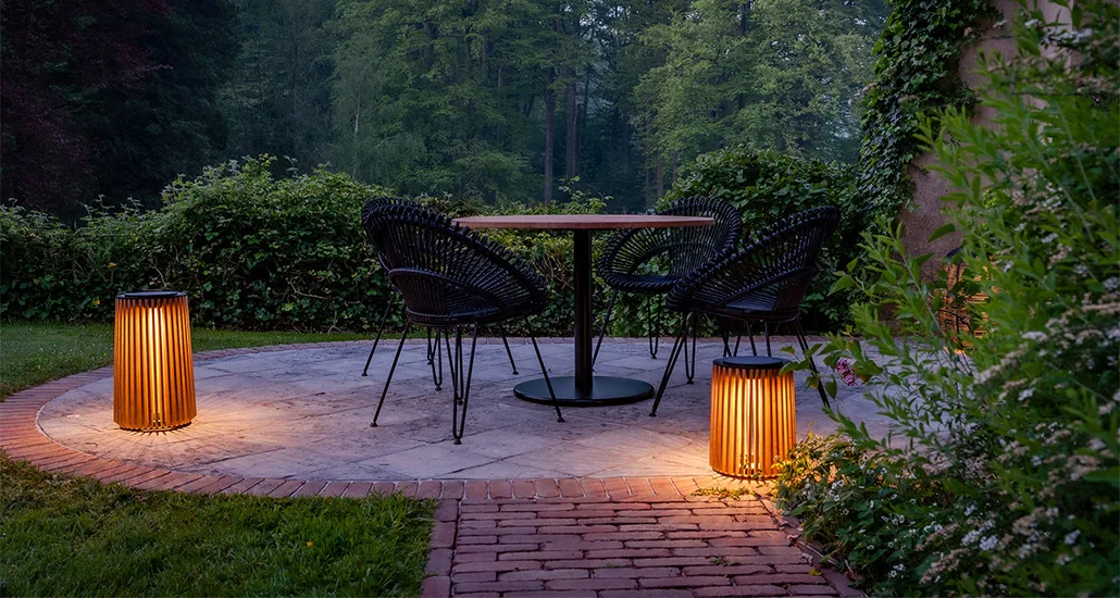 Maya lamp is a contemporary solar outdoor lamp with aluminium and teak structure and is suitable for hospitality and contract spaces.