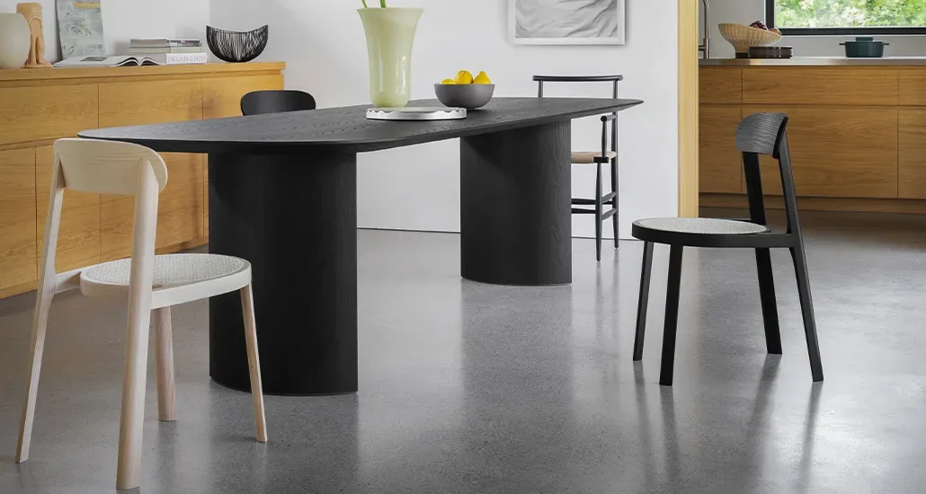 plauto table is a contemporary work table which can also be used as dining table and is made of walnut or oak wood. Plauto is suitable for hospitality, residential and contract projects