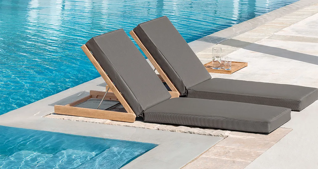 Sandy sunbed is a contemporary outdoor sunbed with teak structure and is suitable for hospitality and contract projects.