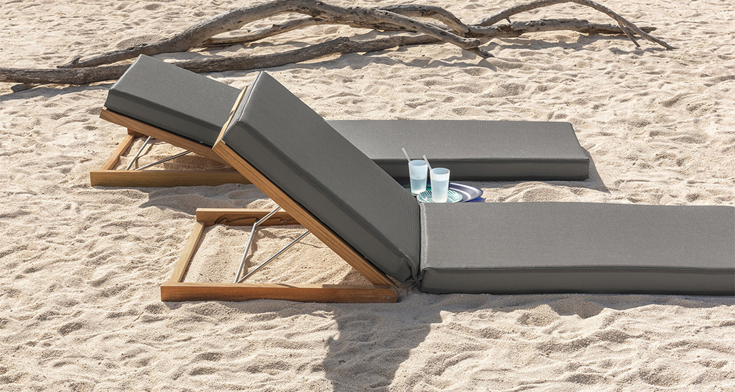 sandy sunbed is a contemporary outdoor sunbed with teak structure and is suitable for hospitality and contract projects.