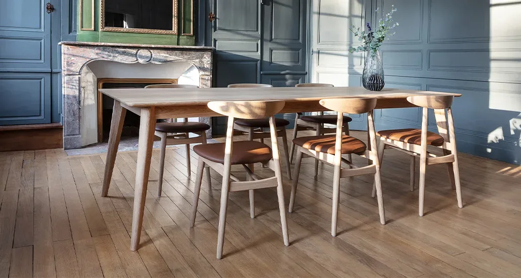 Teo dining chair upholstered is a contemporary dining chair with wood structure and is suitable for contract and hospitality projects