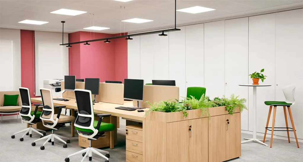 Button suspension lamp is a contemporary LED suspension lamp with aluminium frame and is suitable for hospitality, contract and office spaces.