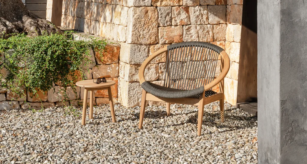 frida lounge chair is a contemporary outdoor lounge chair with teak and rope structure and is suitable for contract and hospitality projects.