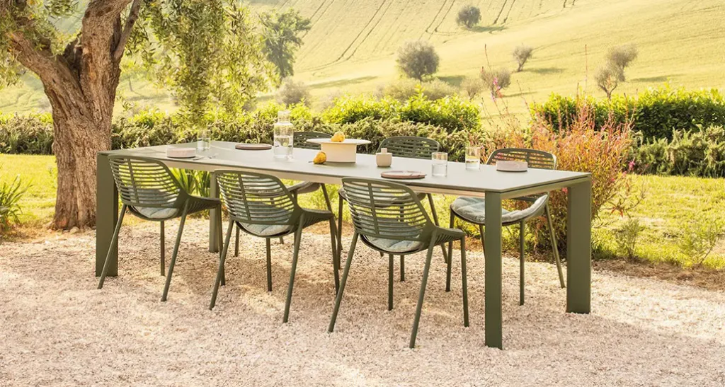 grande arche table is a contemporary outdoor dining table which is extendible and is made of aluminium and is suitable for hospitality and contract projects