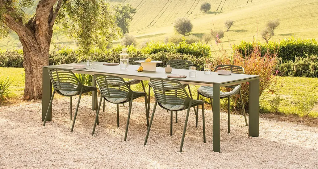 Grande arche table is a contemporary outdoor dining table which is extendible and is made of aluminium and is suitable for hospitality and contract projects