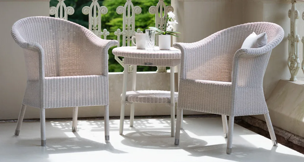 Kenzo dining chair is a contemporary outdoor dining chair with wicker structure and is suitable for contract and hospitality projects.