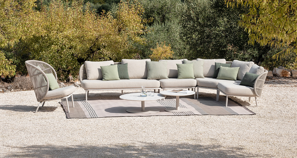 Kodo modular sofa is a contemporary outdoor modular sofa with aluminium and rope structure and is suitable for contract and hospitality projecrs