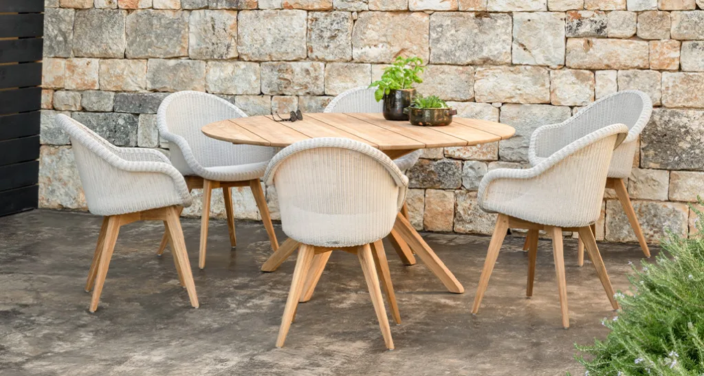 Noa dining table is a contemporary outdoor dining table with teak structure and is suitable for hospitality and contract projects.