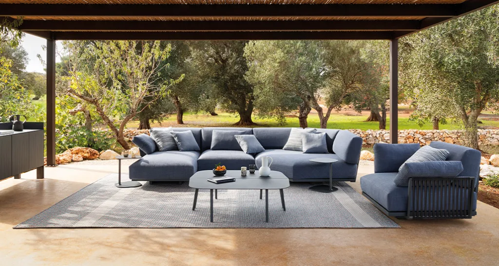 solaris collection is a contemporary modular sofa with aluminum and rope and is suitable for hospitality and contract spaces.