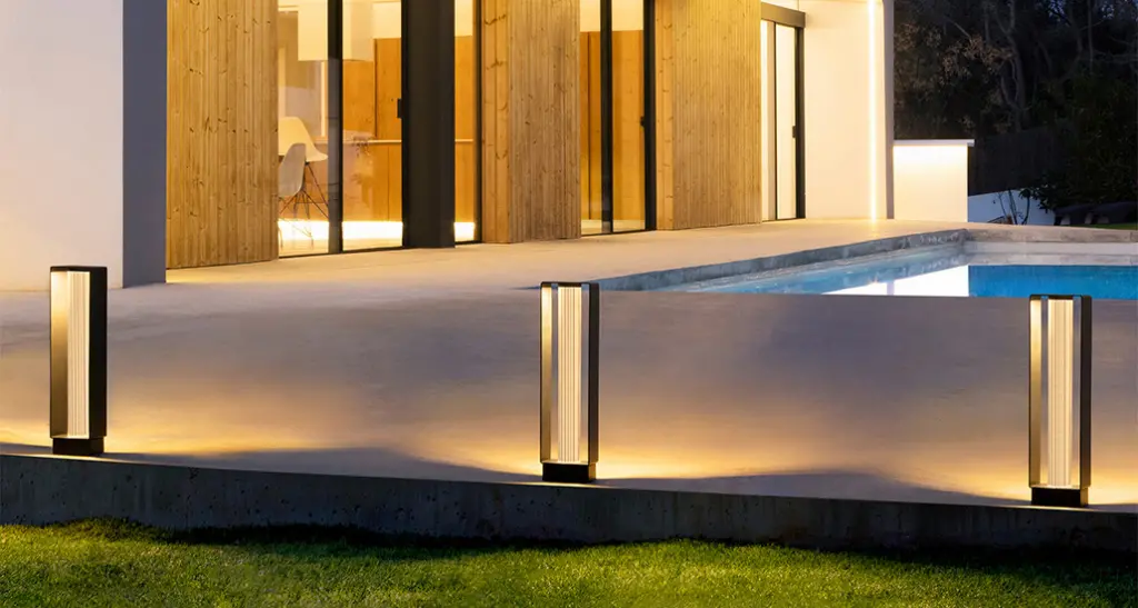 frame floor lamp is a contemporary LED outdoor lamp with metal and glass structure and is suitable for hospitality and contract spaces. Here Frame is placed in residential space.