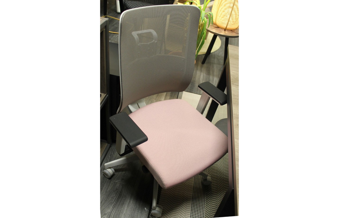 Toleo swivel chair - Mesh Back by Viasit, Germany